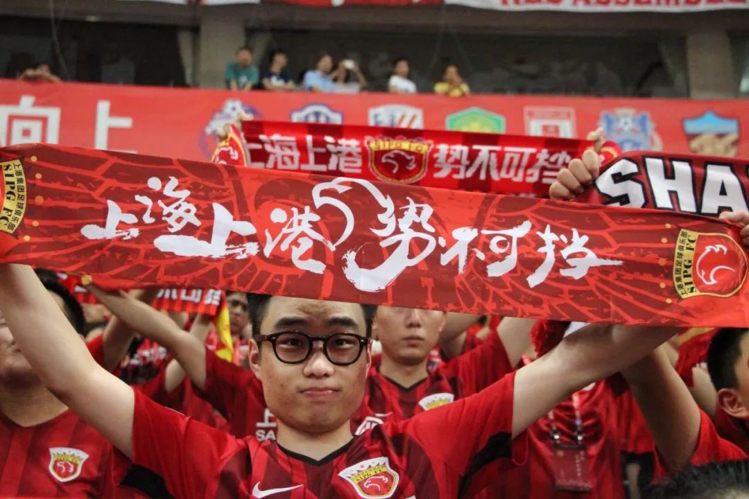 关于威尔士豪取三分，球迷欢呼喜悦沸腾的信息